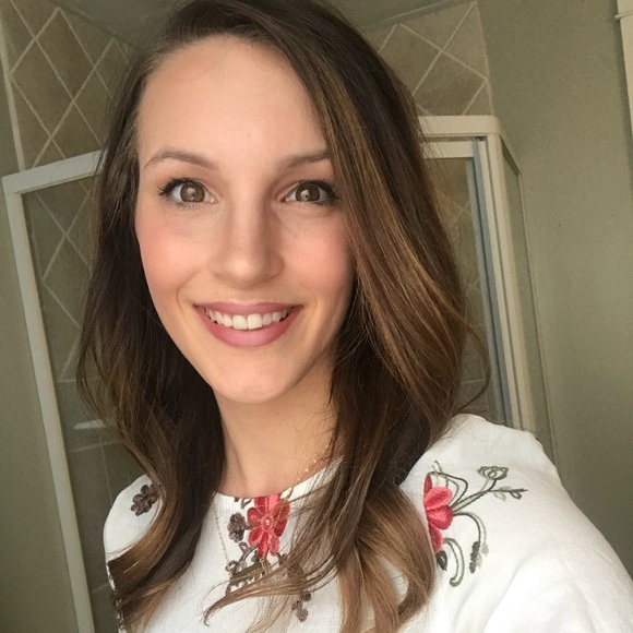 Meet your Posher, Ruth - Picture 2 of 4